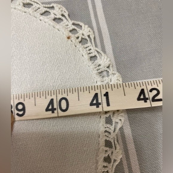 Vintage table runner hand embroidered butterflies and chrochet trimmed linen - Picture 8 of 8